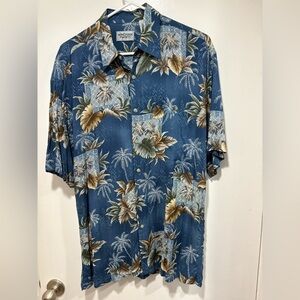 Windham Pointe Men’s Hawaiian Floral Shirt - Front Pocket Sz  M